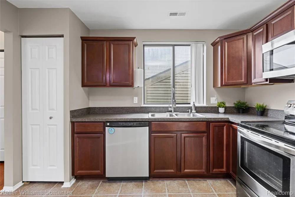 20745 Indian Creek Drive Farmington Hills City, MI 48335