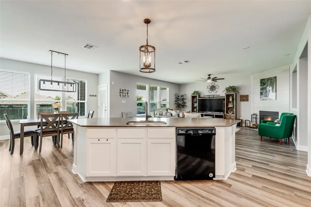 140 Auburn Street Kyle, TX 78640