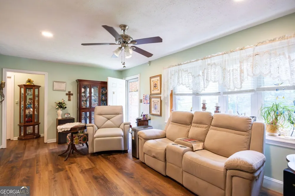 2421 Maner RD SE Atlanta, GA 30339