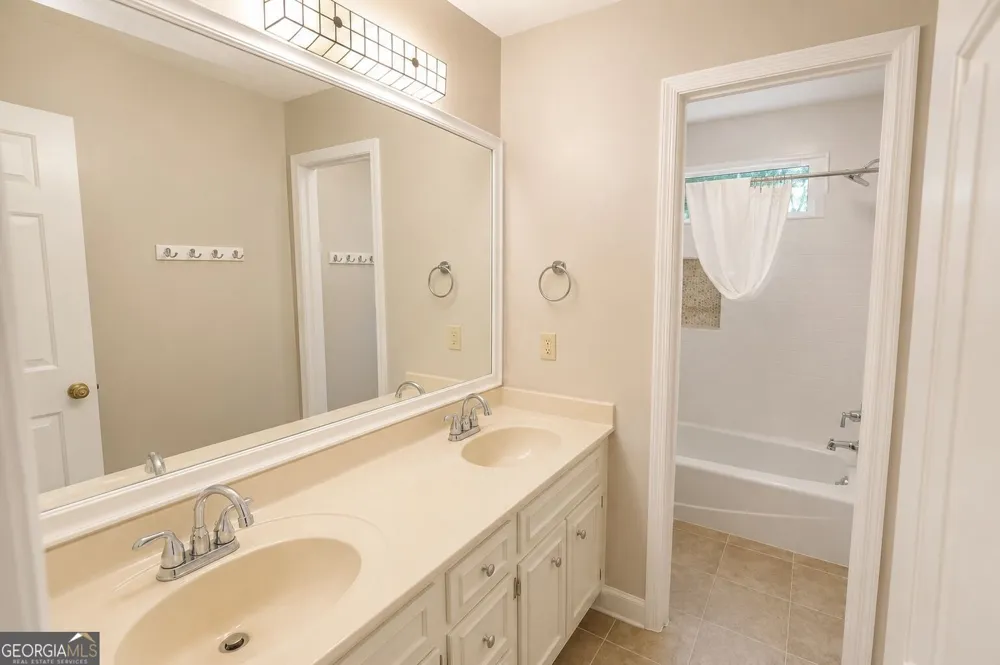 1820 N Chestnut Grove DR Marietta, GA 30066