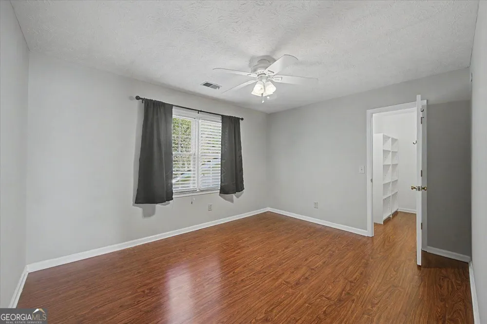1820 N Chestnut Grove DR Marietta, GA 30066
