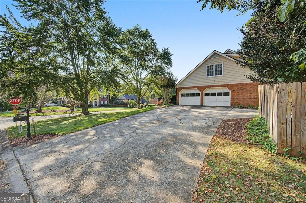 1820 N Chestnut Grove DR Marietta, GA 30066