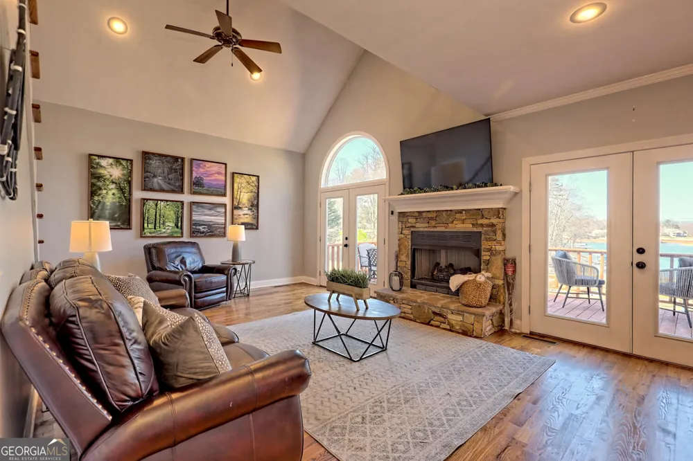 1189 Sunnyside RD Hiawassee, GA 30546