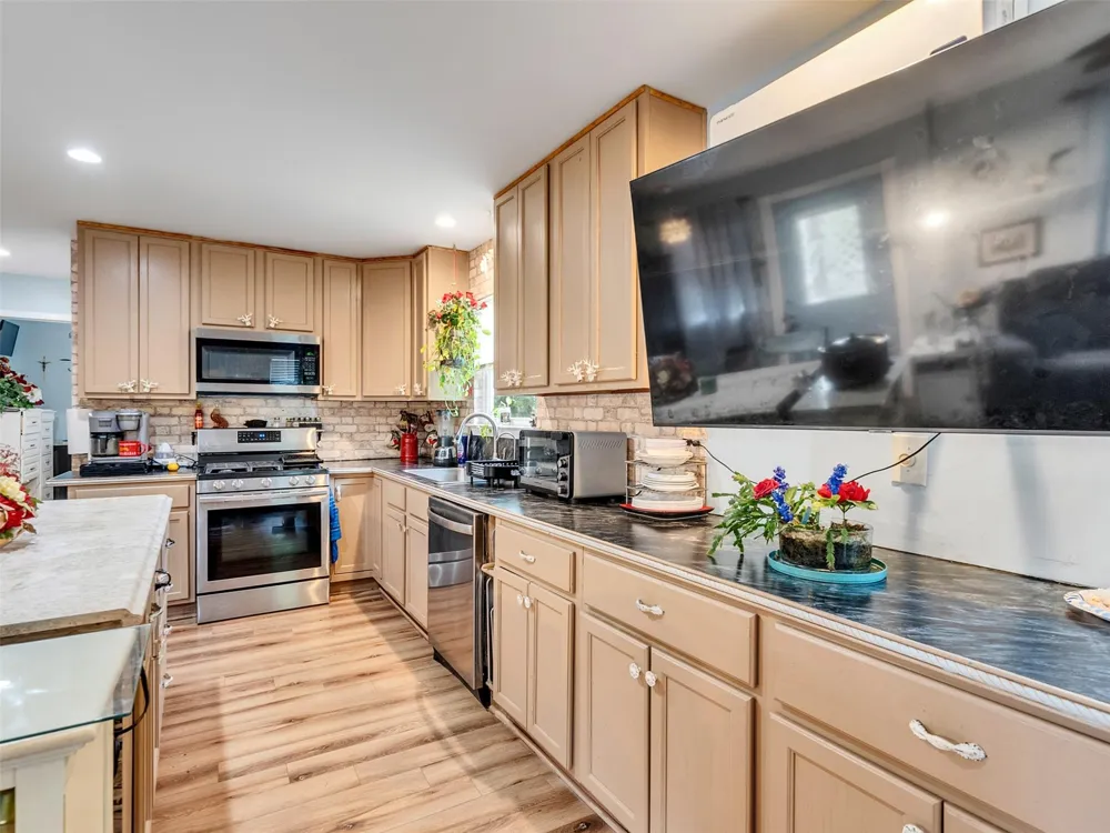 2616 Avenue H Dickinson, TX 77539