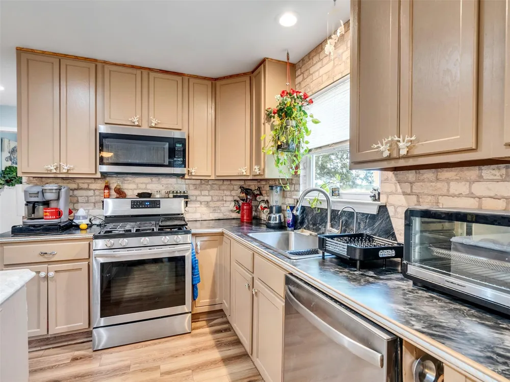 2616 Avenue H Dickinson, TX 77539