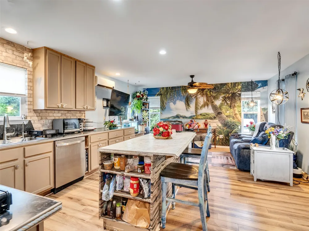 2616 Avenue H Dickinson, TX 77539