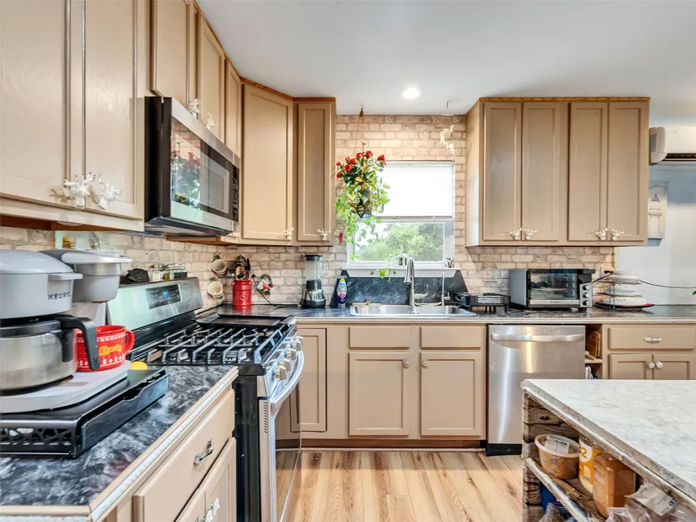 2616 Avenue H Dickinson, TX 77539