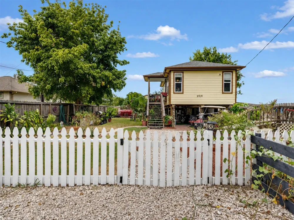 2616 Avenue H Dickinson, TX 77539
