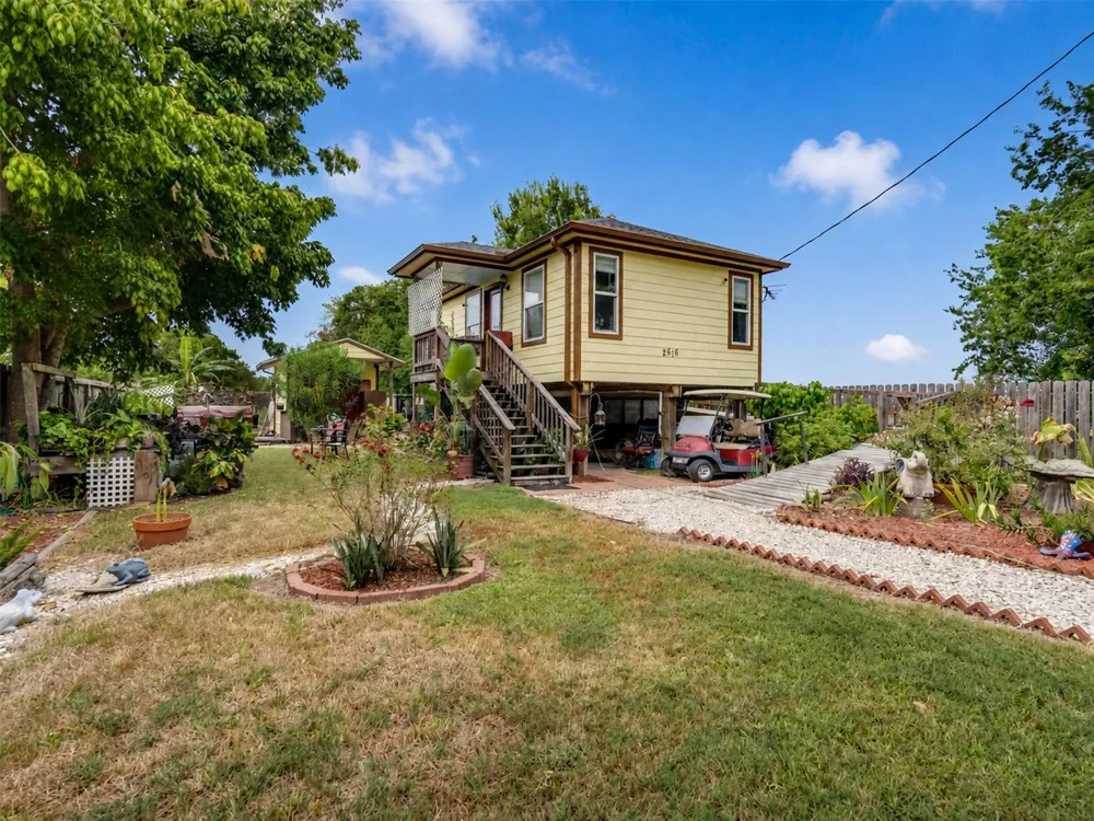 2616 Avenue H Dickinson, TX 77539