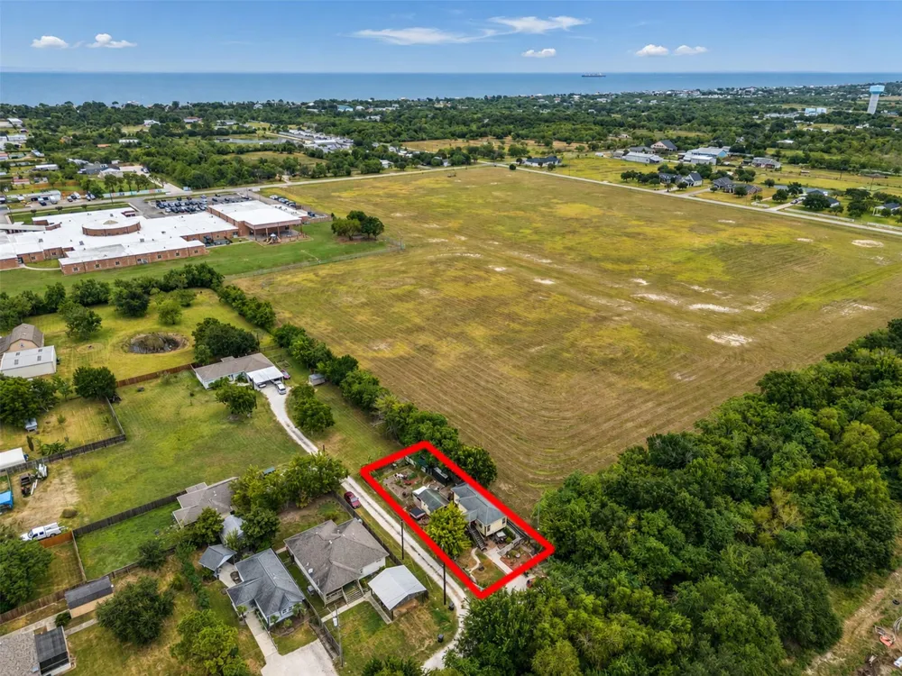 2616 Avenue H Dickinson, TX 77539