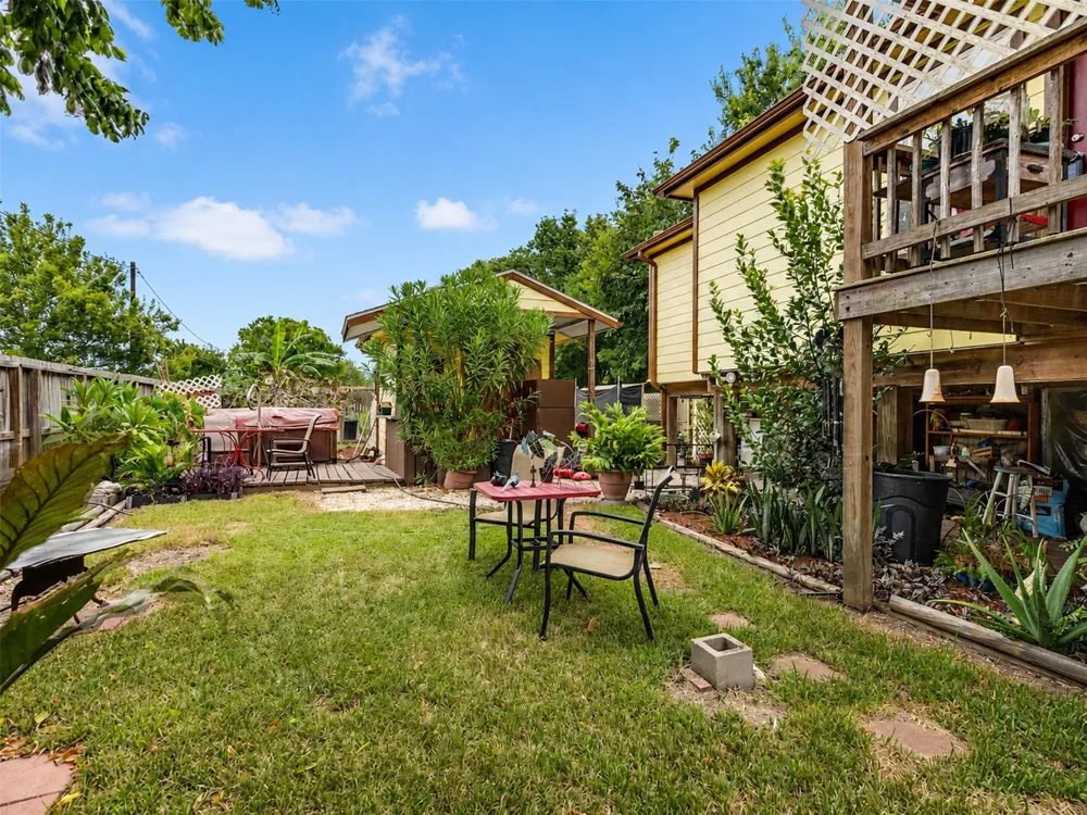 2616 Avenue H Dickinson, TX 77539