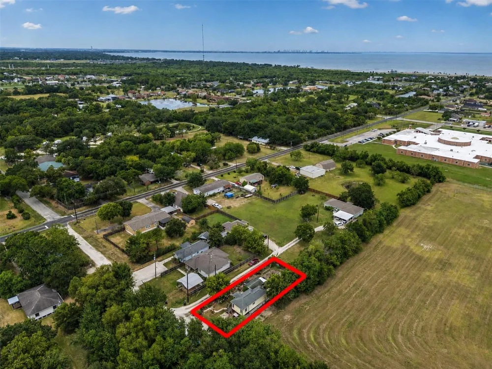 2616 Avenue H Dickinson, TX 77539