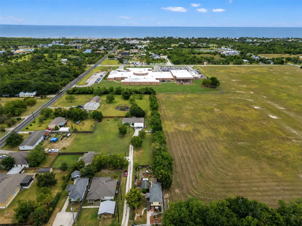 2616 Avenue H Dickinson, TX 77539