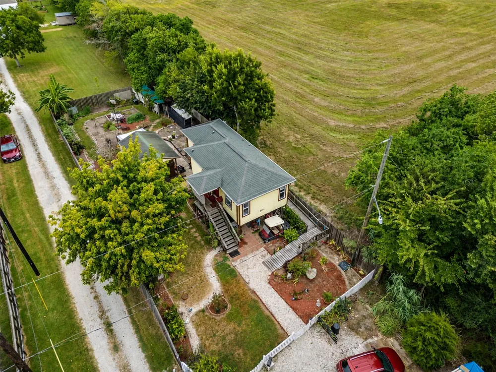 2616 Avenue H Dickinson, TX 77539