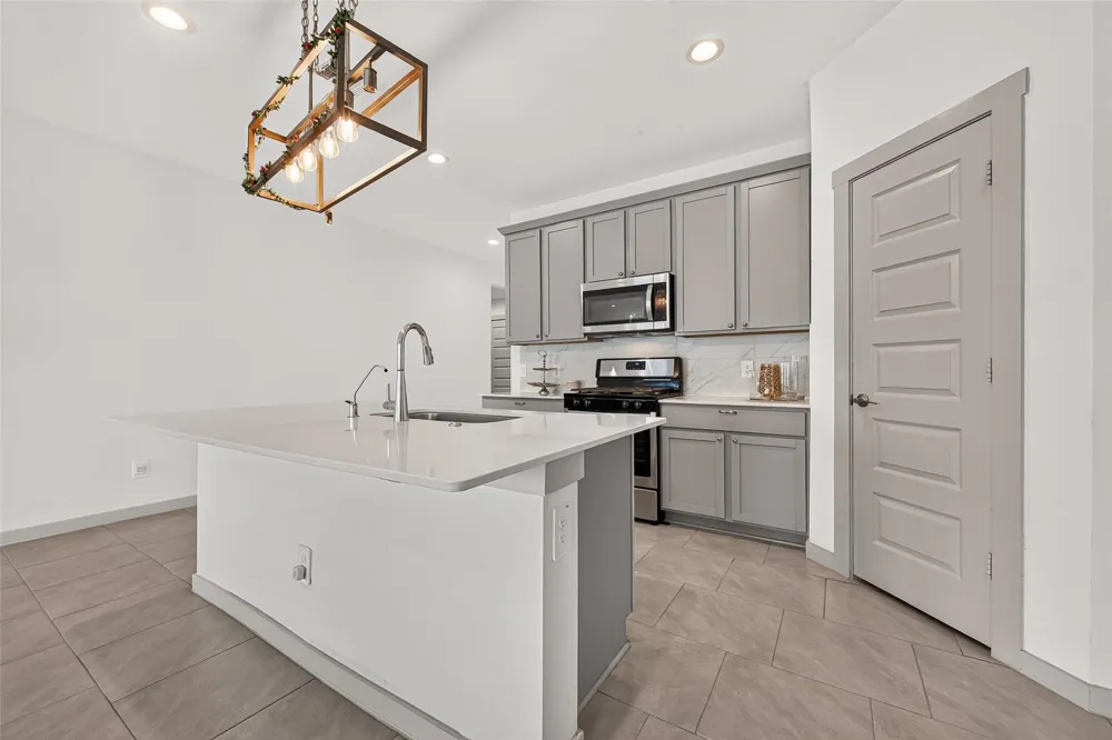 3943 Canyon Shore Lane Missouri City, TX 77459
