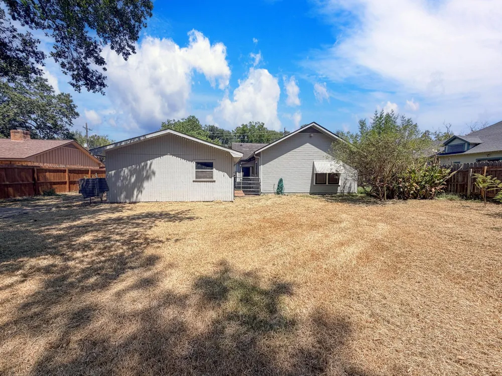 628 Manley Navasota, TX 77868