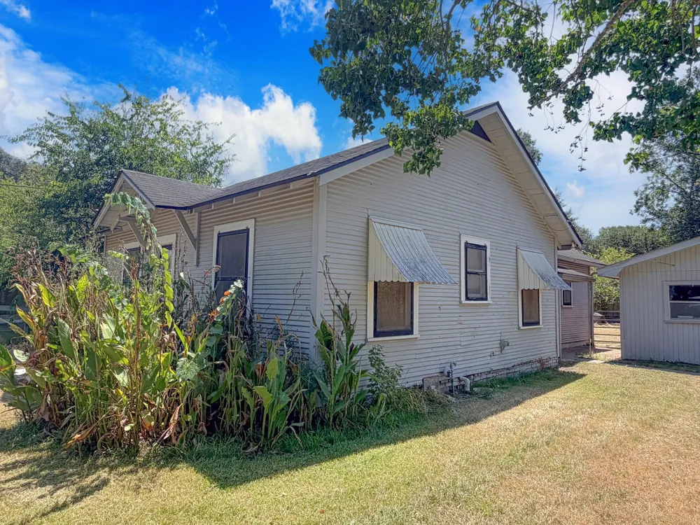 628 Manley Navasota, TX 77868