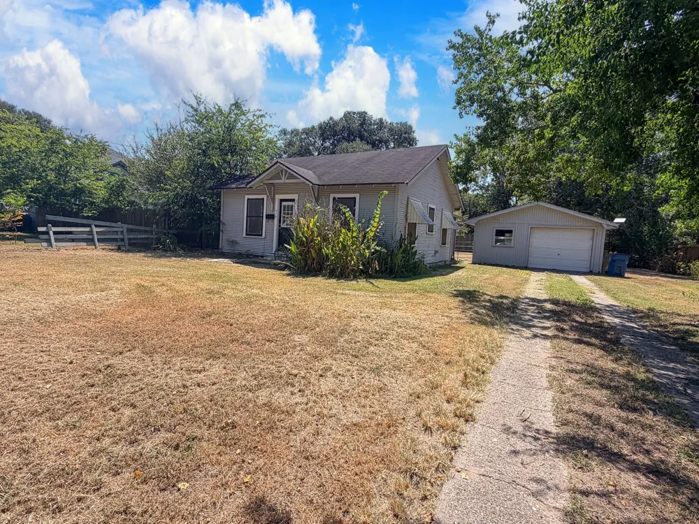 628 Manley Navasota, TX 77868