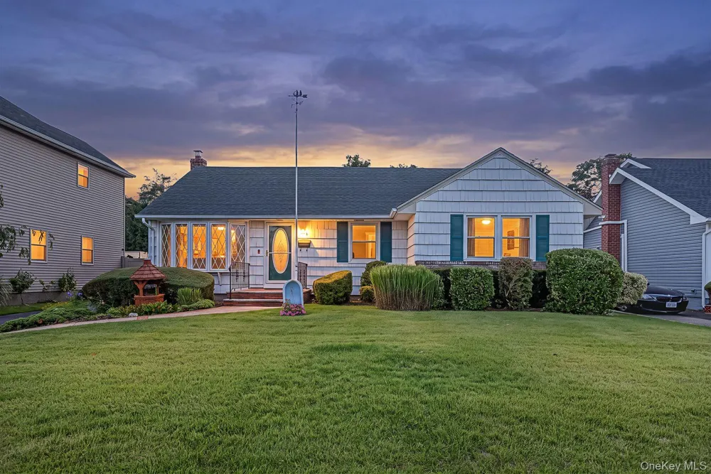 874 Alan Drive Wantagh, NY 11793