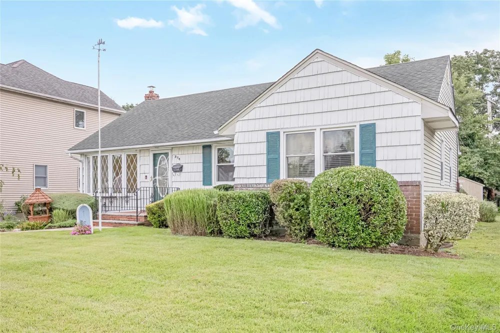874 Alan Drive Wantagh, NY 11793