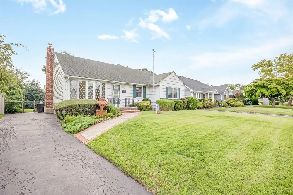 874 Alan Drive Wantagh, NY 11793