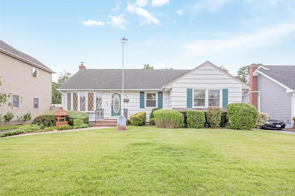 874 Alan Drive Wantagh, NY 11793