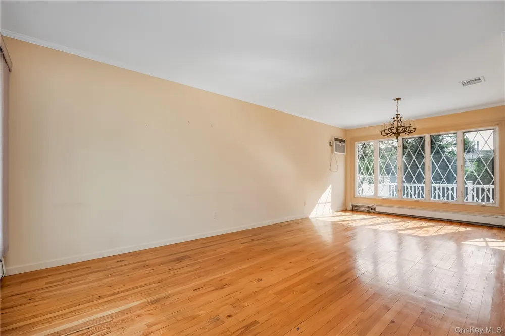 874 Alan Drive Wantagh, NY 11793