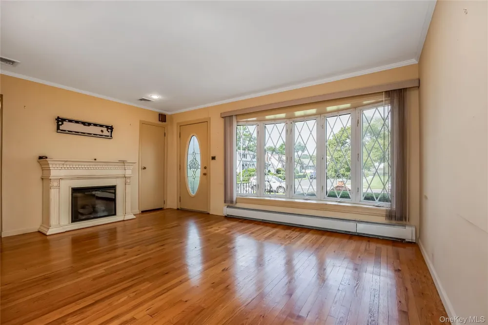 874 Alan Drive Wantagh, NY 11793