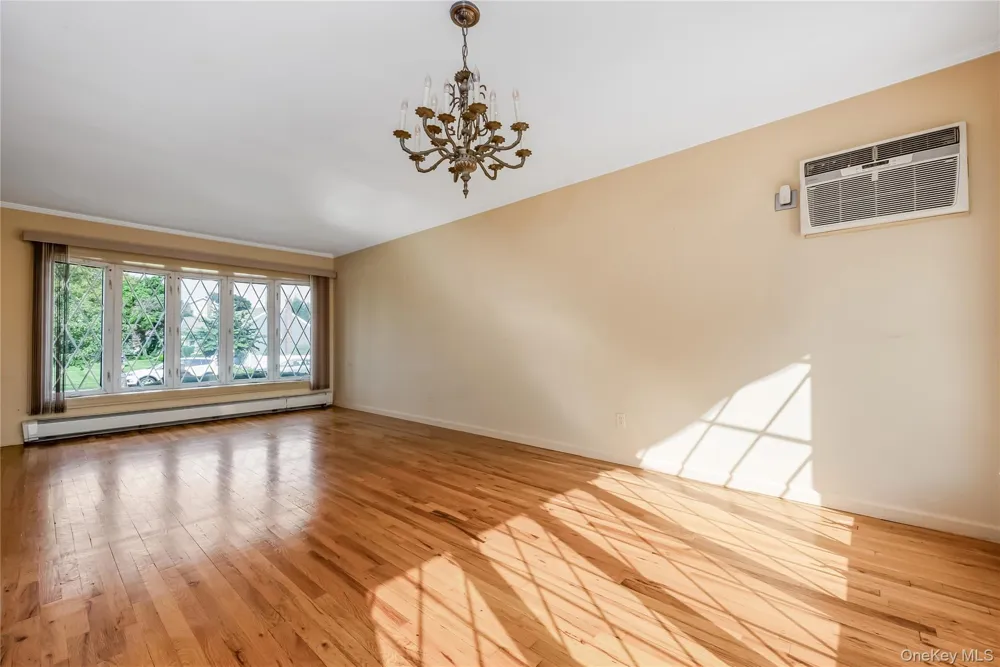 874 Alan Drive Wantagh, NY 11793