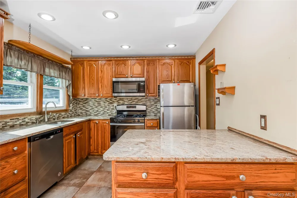 874 Alan Drive Wantagh, NY 11793