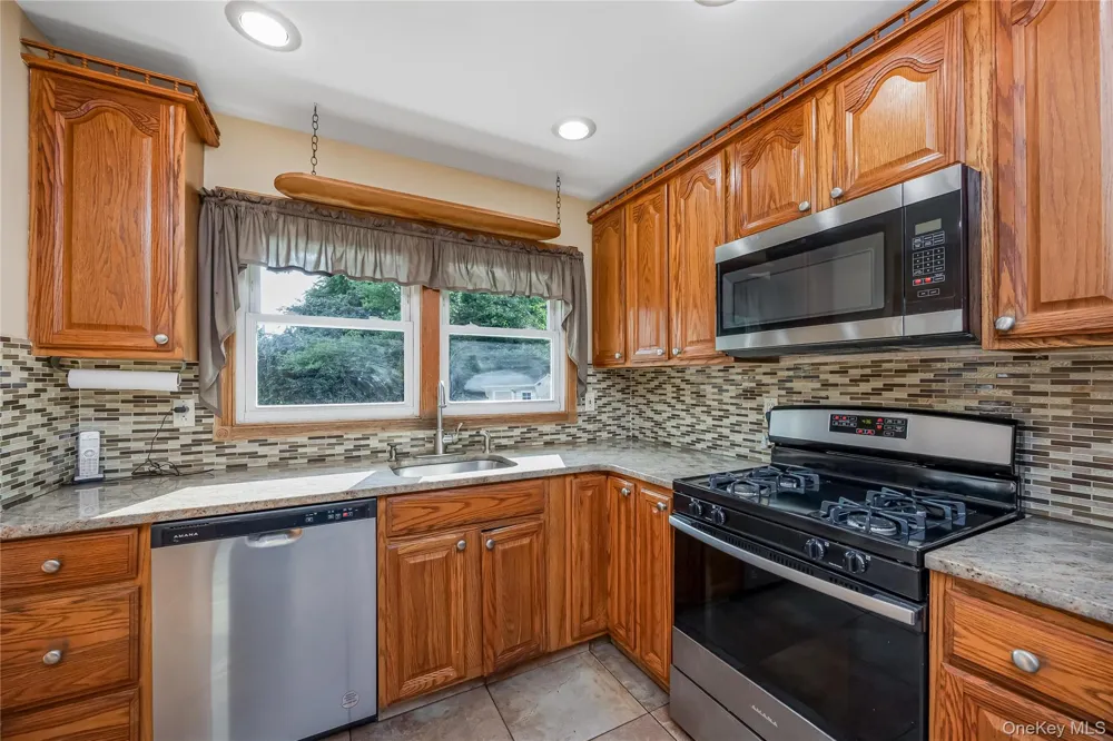 874 Alan Drive Wantagh, NY 11793