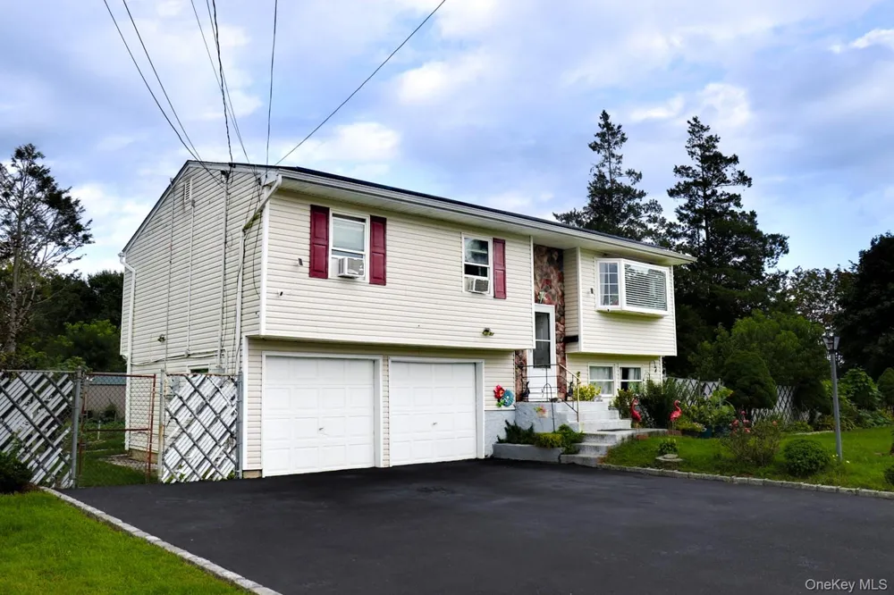 37 Island Avenue Brentwood, NY 11717