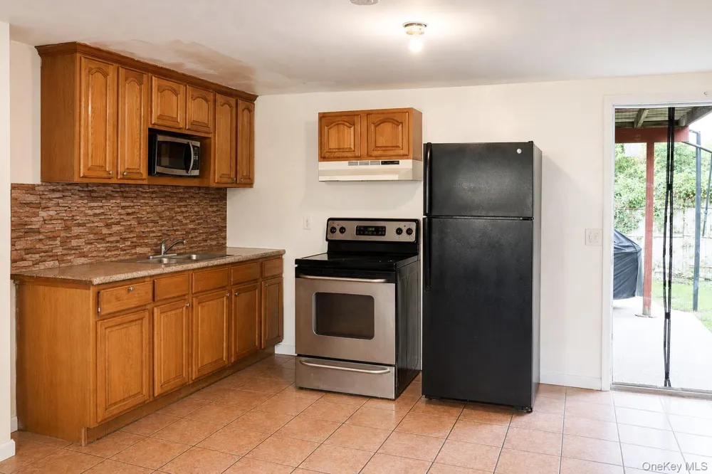 37 Island Avenue Brentwood, NY 11717