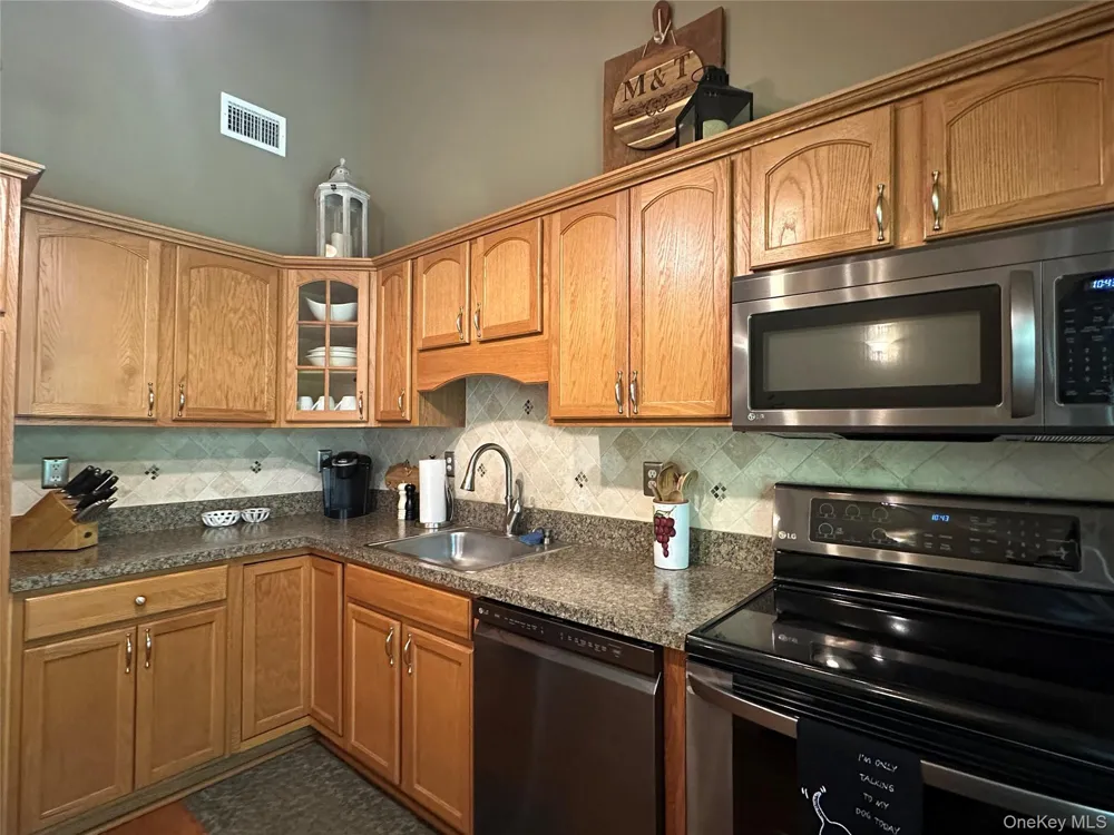 33 Daremy Circle Medford, NY 11763