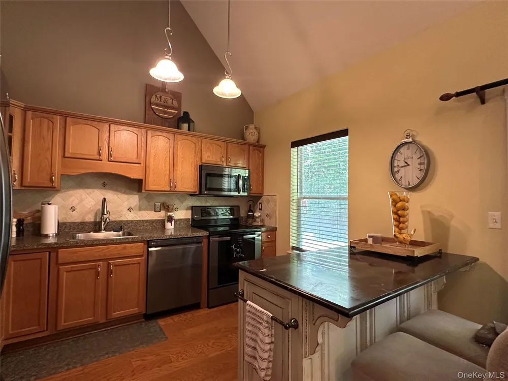 33 Daremy Circle Medford, NY 11763