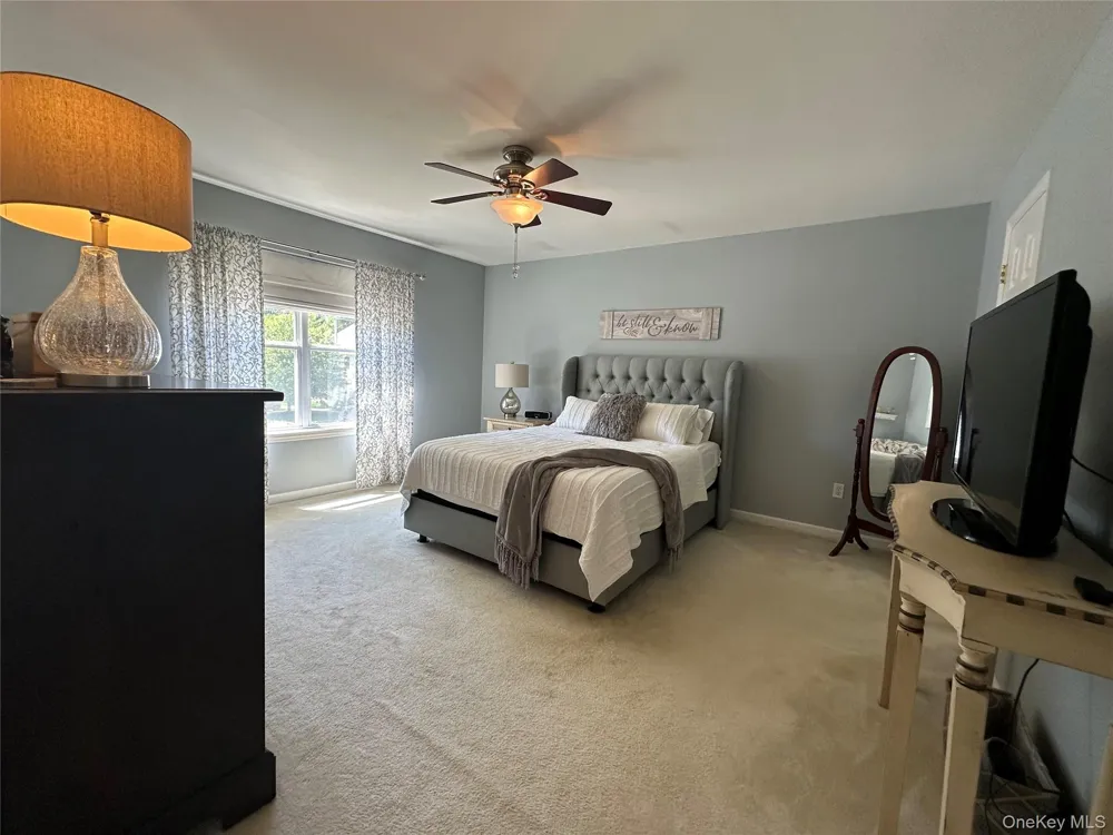 33 Daremy Circle Medford, NY 11763