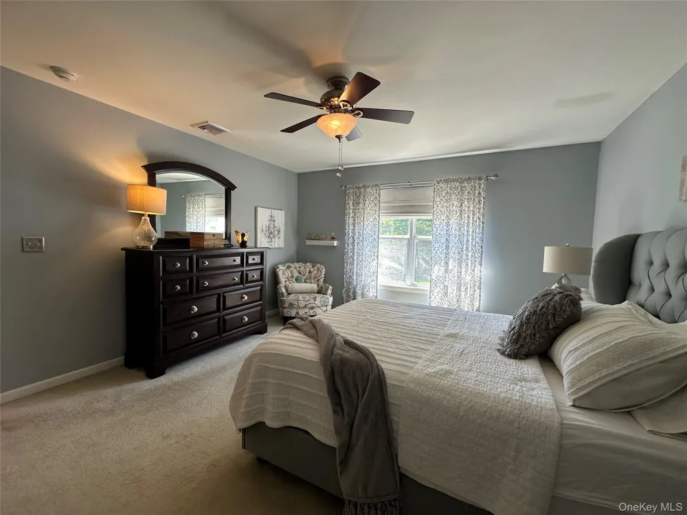 33 Daremy Circle Medford, NY 11763
