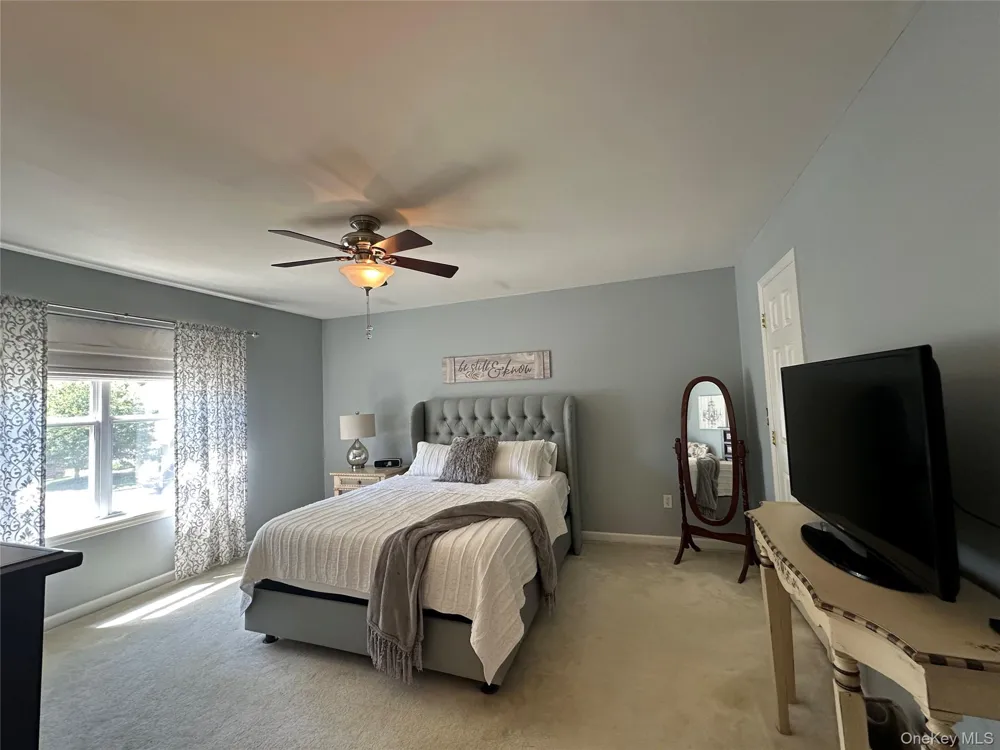33 Daremy Circle Medford, NY 11763