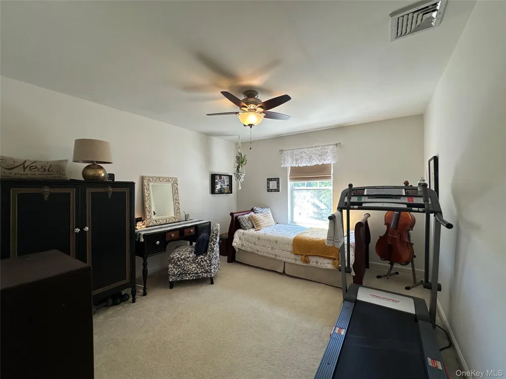 33 Daremy Circle Medford, NY 11763
