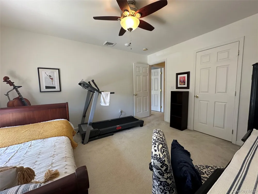 33 Daremy Circle Medford, NY 11763