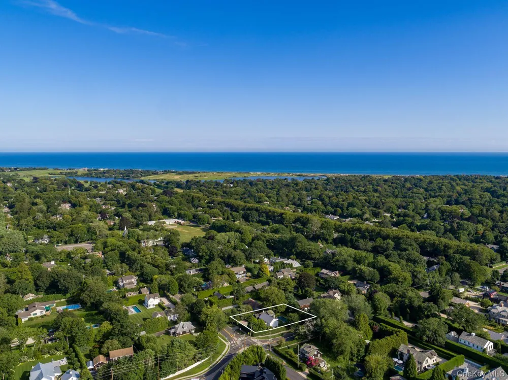 117 Buell Lane East Hampton, NY 11937
