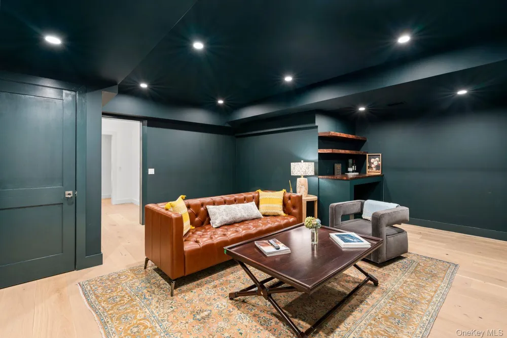 117 Buell Lane East Hampton, NY 11937