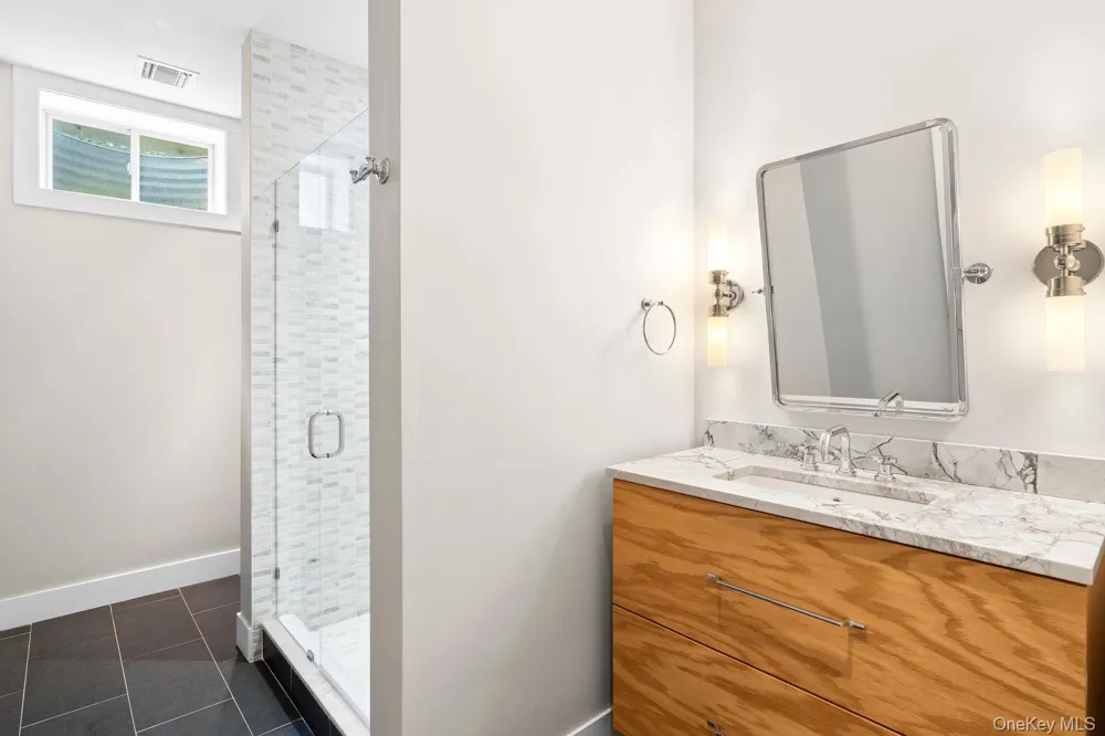 117 Buell Lane East Hampton, NY 11937