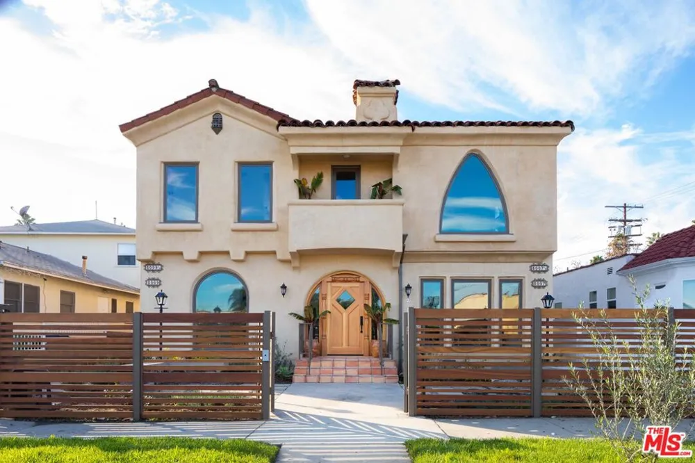 3009 Virginia Road #1/2 Los Angeles, CA 90016