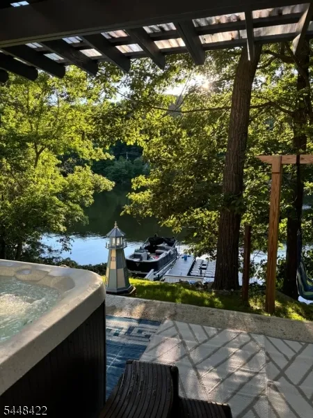 38 Oneida Ave Hopatcong, NJ 07843