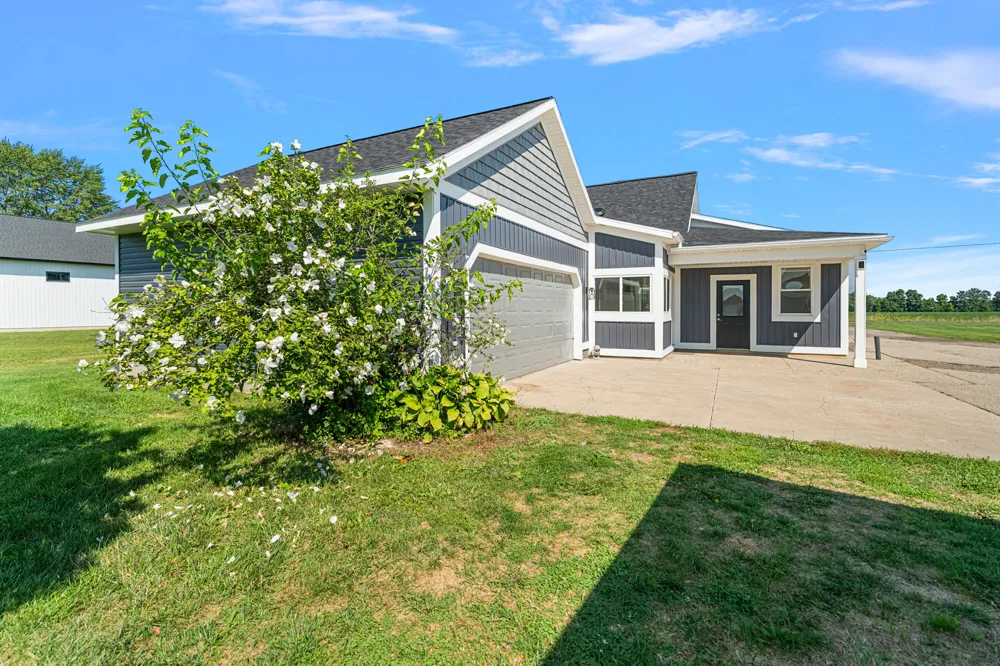 3830 146th Avenue Holland, MI 49423