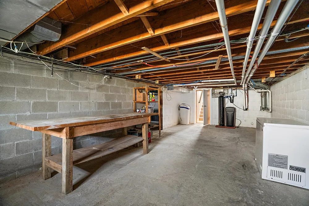 3830 146th Avenue Holland, MI 49423