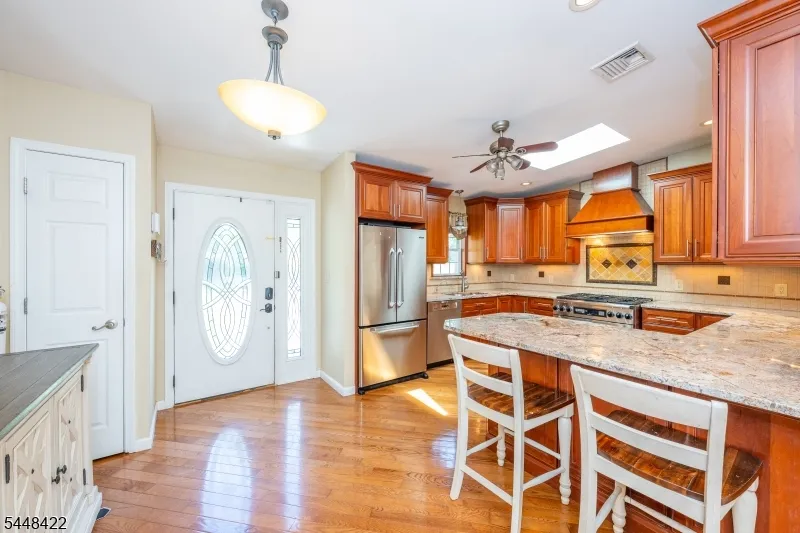 38 Oneida Ave Hopatcong, NJ 07843