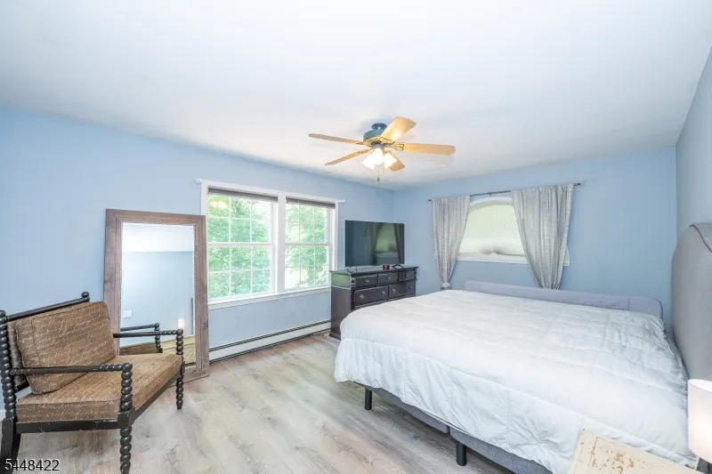38 Oneida Ave Hopatcong, NJ 07843
