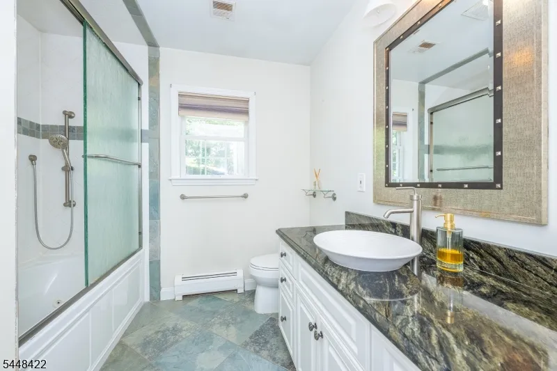 38 Oneida Ave Hopatcong, NJ 07843